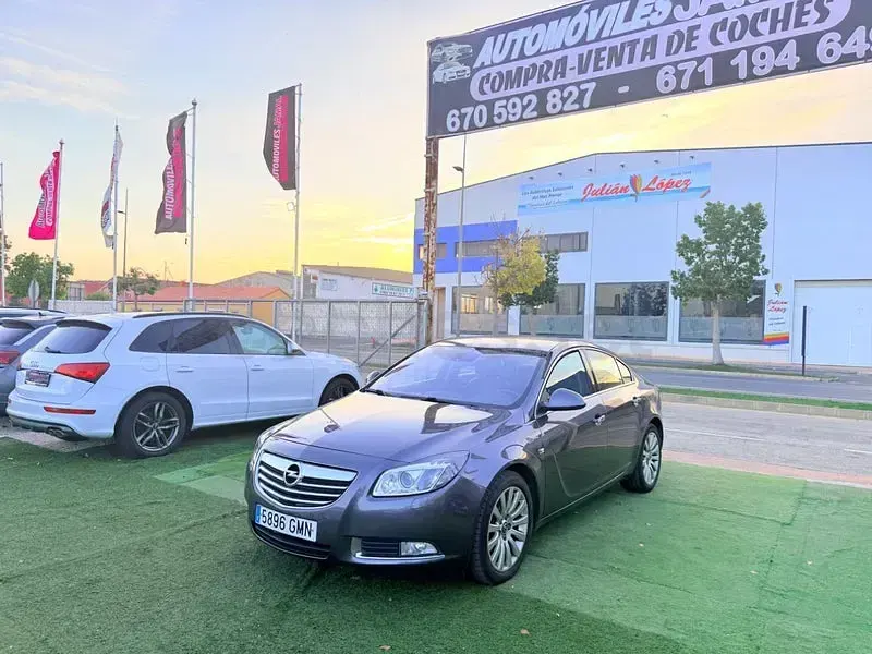 Usado Opel Insignia Cosmo 160 CV (117 kW) 2009 Gris / plata Berlina