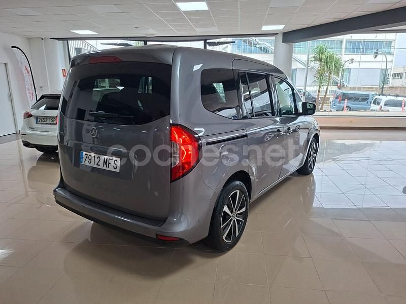 Usado Mercedes T180 116 CV (85 kW) 2023 Gris / plata Monovolumen