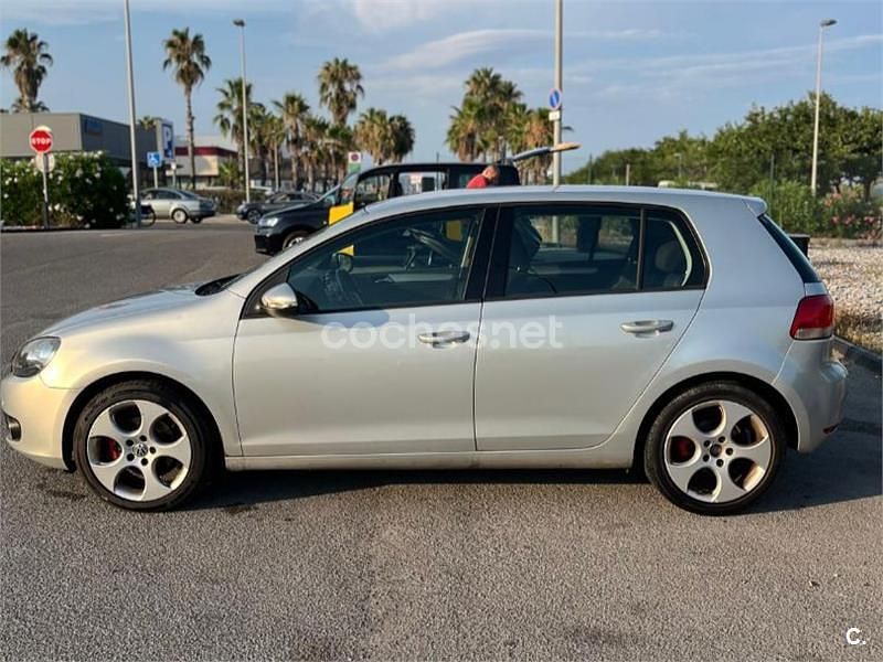 Usado VW Golf VI 105 CV (77 kW) 2010 Gris / plata Utilitario