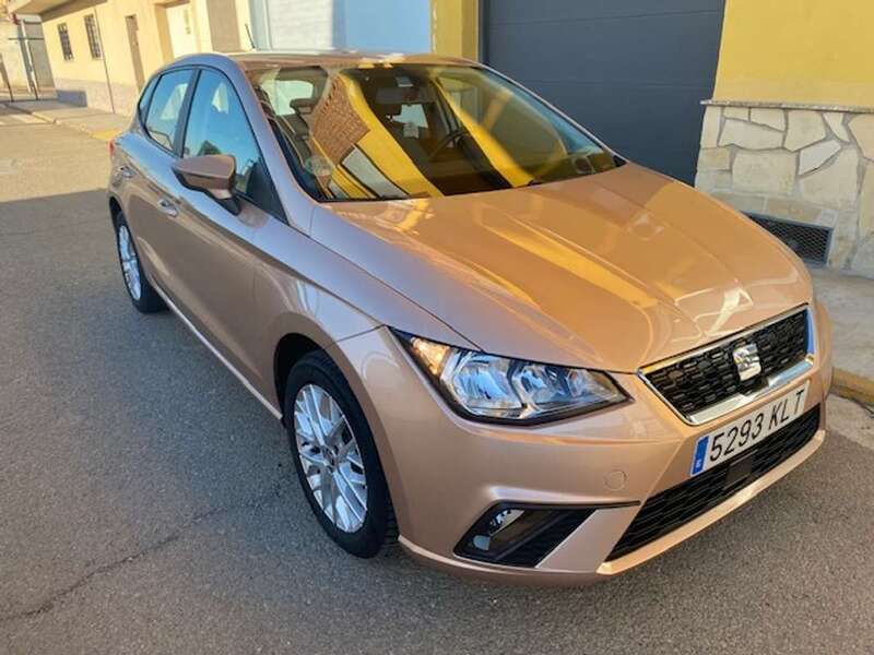 Beige Usado 2018 Seat Ibiza Style Utilitario | 10.980 € (Precio justo) - Imagen 1/4