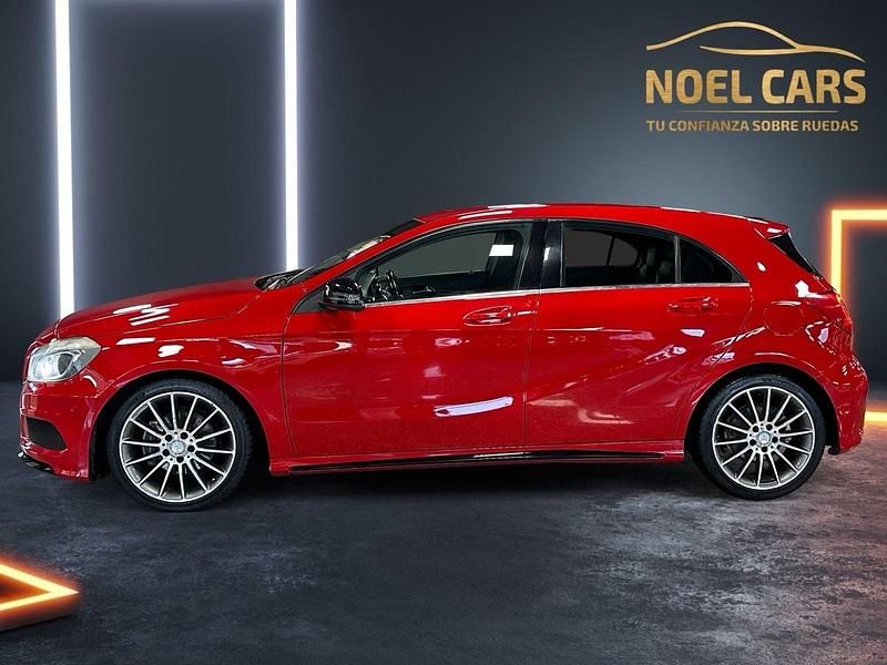 Usado Mercedes A180 AMG line 109 CV (80 kW) 2014 Rojo Berlina