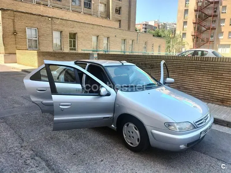 Usado Citroën Xsara Exclusive 90 CV (66 kW) 2000 Gris / plata Berlina