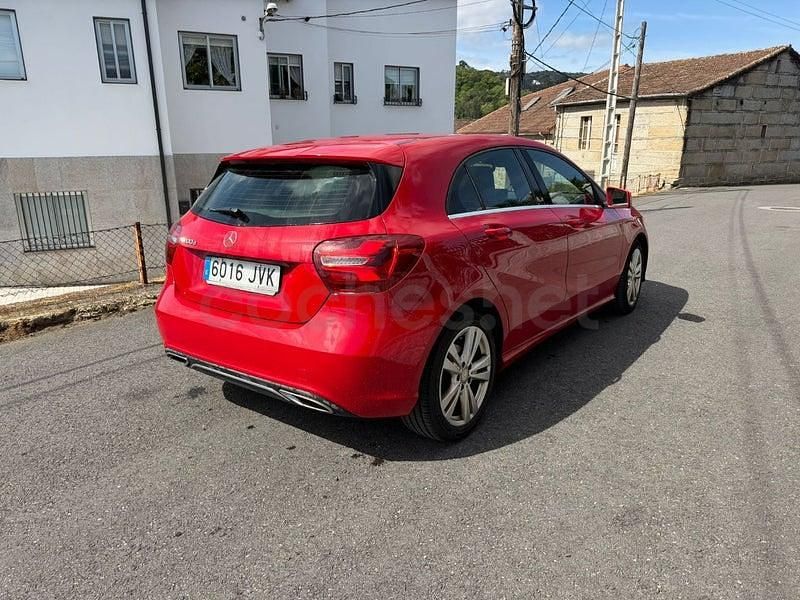 Käytetty Mercedes A200 Urban 136 HP (100 kW) 2016 Punainen Sedan