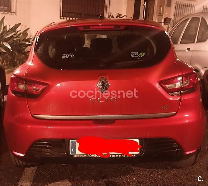 Usado Renault Clio GrandTour LIMITED 90 CV (66 kW) 2015 Rojo Familiar