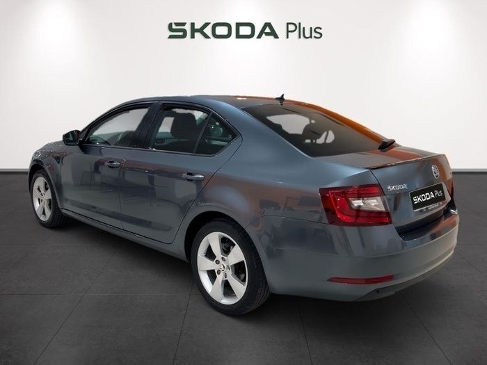 Gris Usado 2020 Skoda Octavia Ambition Berlina | 18.500 € (Precio justo) - Imagen 1/4