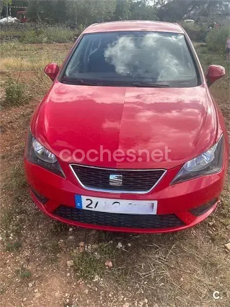 Usado Seat Ibiza Reference 70 CV (51 kW) 2015 Rojo Berlina