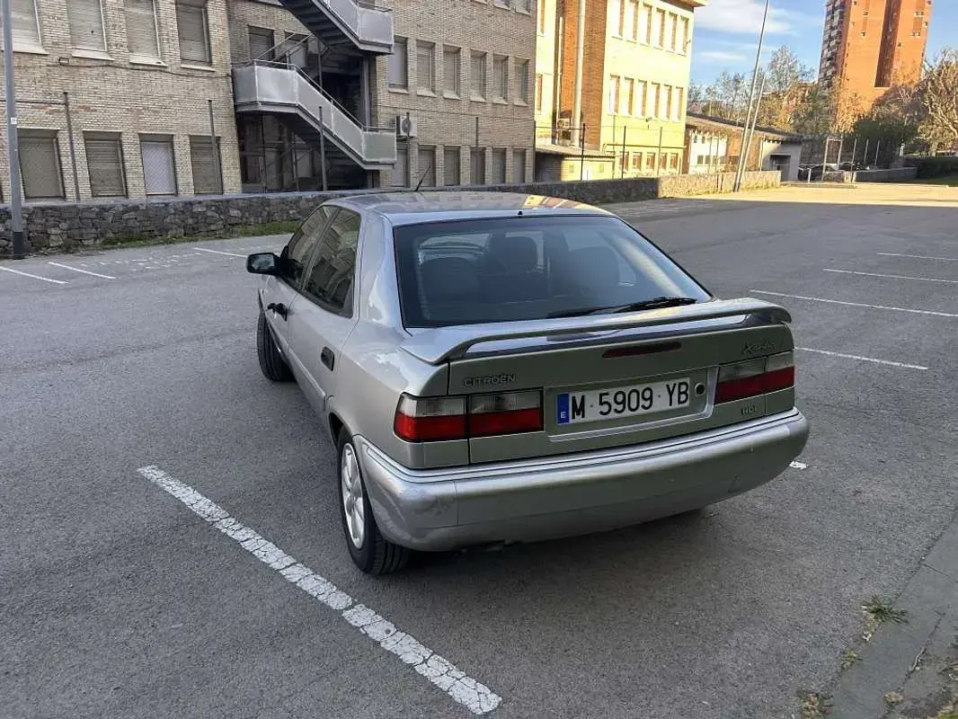 Usado Citroën Xantia Attraction 90 CV (66 kW) 1999 Plateado Berlina