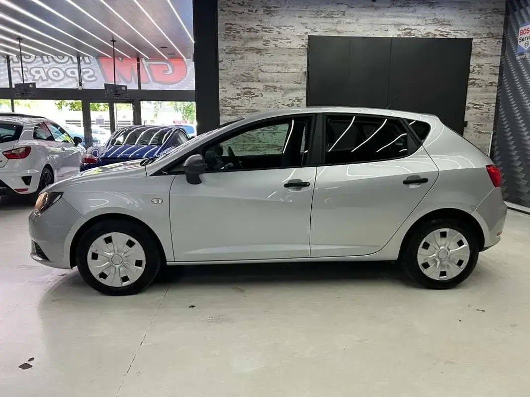 Usado Seat Ibiza Style 90 CV (66 kW) 2016 Gris Utilitario