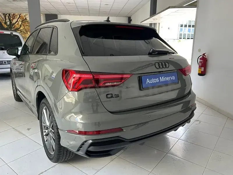 Usado Audi Q3 S-Line 245 CV (180 kW) 2022 Gris / plata SUV