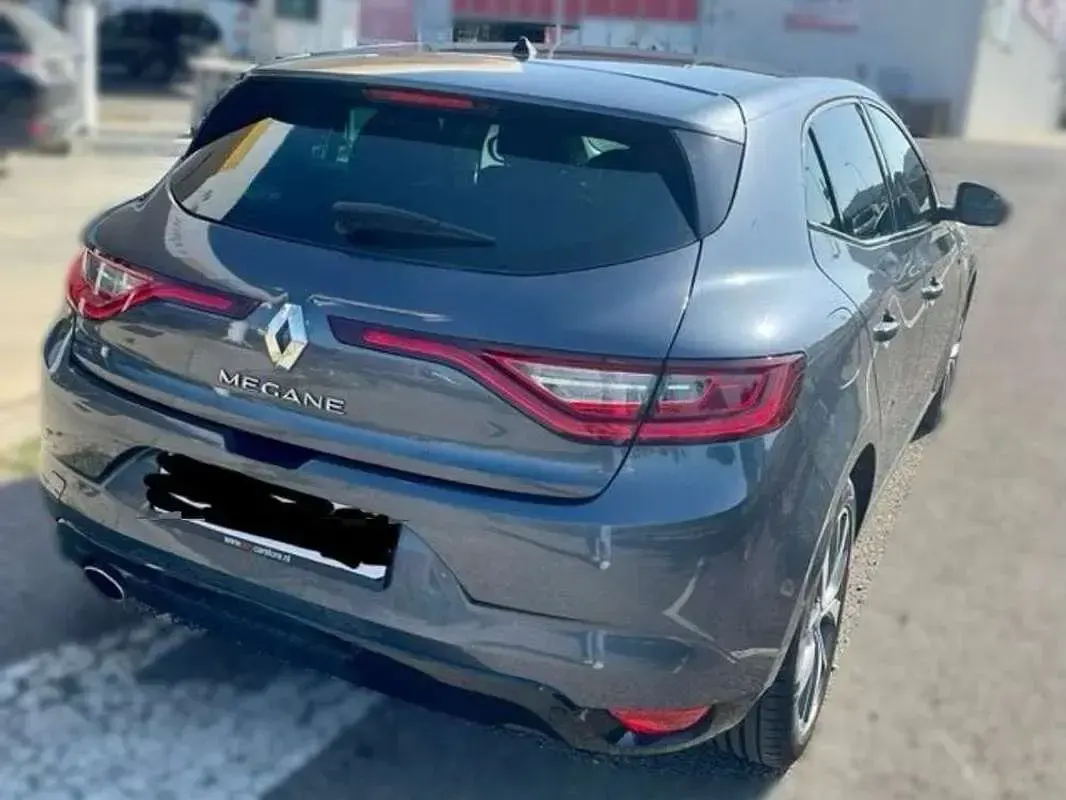 Usado Renault Mégane Life 132 CV (97 kW) 2016 Gris Utilitario