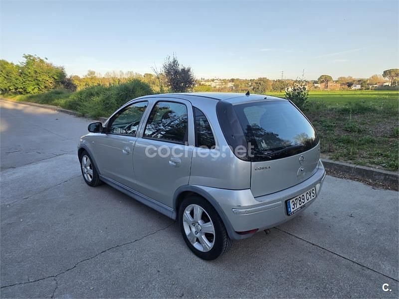 Usado Opel Corsa Enjoy 75 CV (55 kW) 2005 Gris / plata Utilitario