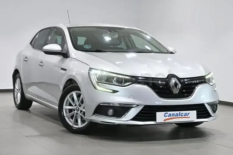 Usado Renault Mégane IV 100 CV (73 kW) 2018 Gris / plata Berlina