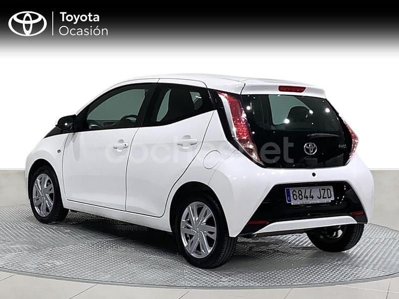 Usado Toyota Aygo X-play 69 CV (50 kW) 2017 Blanco Utilitario