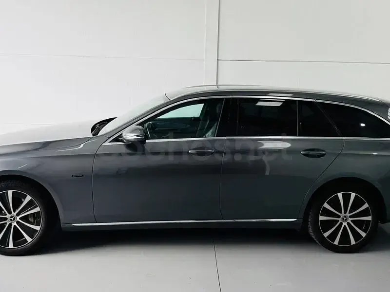 Usado Mercedes E300 306 CV (225 kW) 2019 Gris / plata Familiar