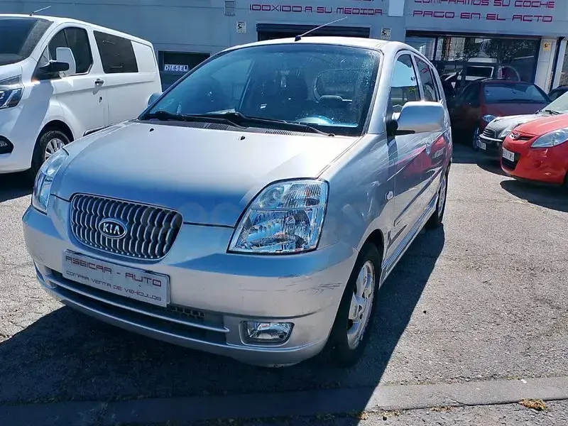 Usado Kia Picanto 65 CV (47 kW) 2007 Gris / plata Utilitario
