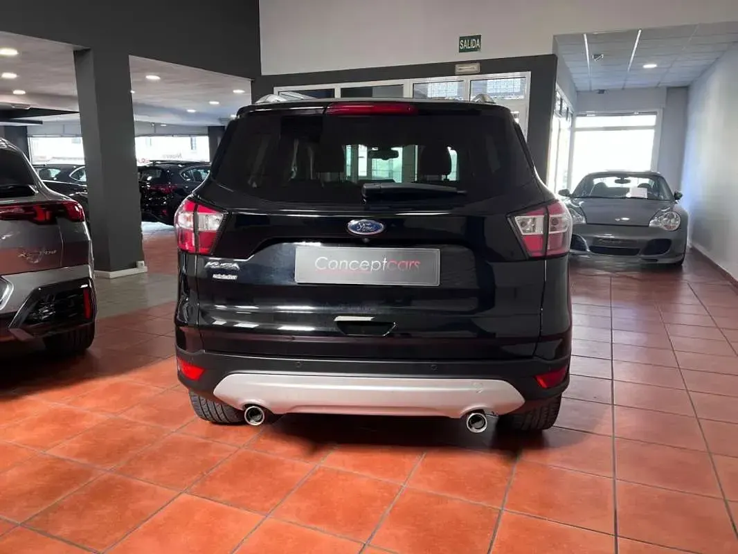Usado Ford Kuga Titanium 150 CV (110 kW) 2018 Negro SUV