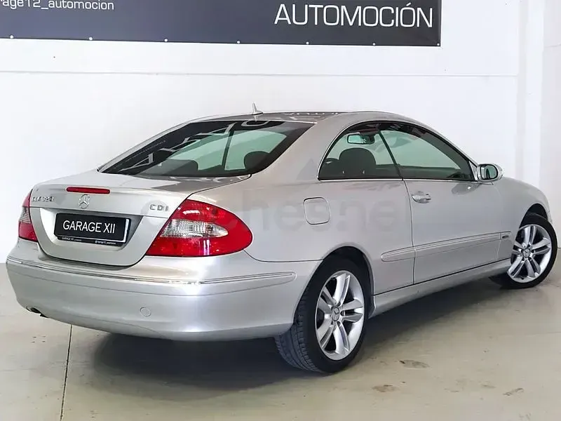 Usado Mercedes CLK320 Avantgarde 224 CV (164 kW) 2007 Gris / plata Coupe