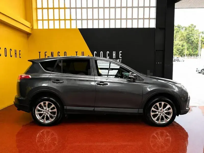 Usado Toyota RAV4 Hybrid Advance 197 CV (144 kW) 2016 Gris / plata SUV