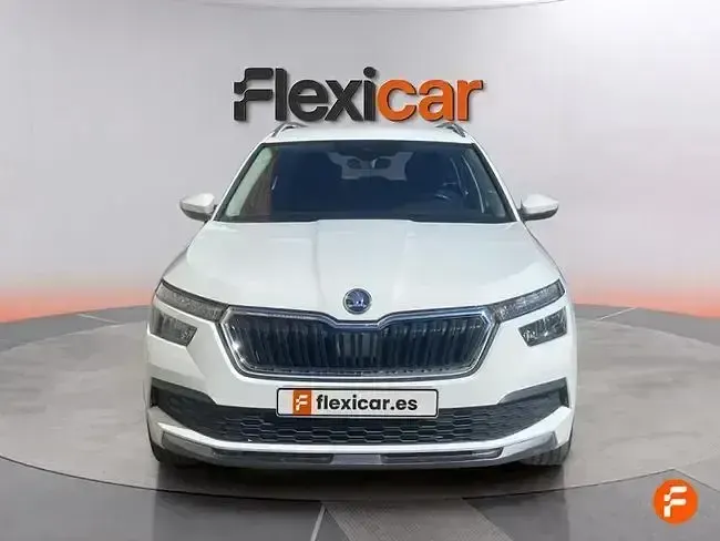 Usado Skoda Kamiq Active 95 CV (69 kW) 2021 Blanco SUV