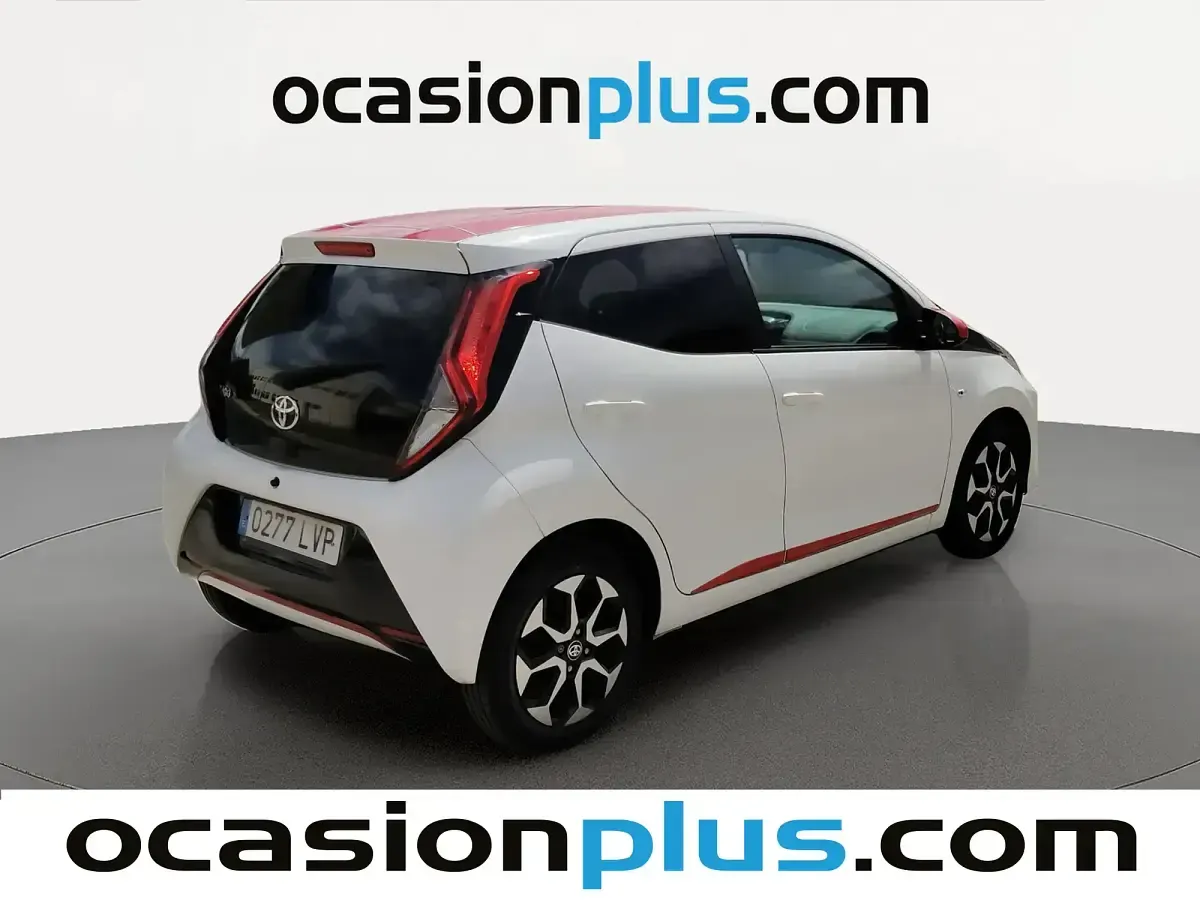Usado Toyota Aygo X-play 72 CV (52 kW) 2021 Blanco Utilitario