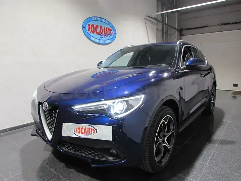 Usado Alfa Romeo Stelvio Executive 190 CV (139 kW) 2019 Azul SUV