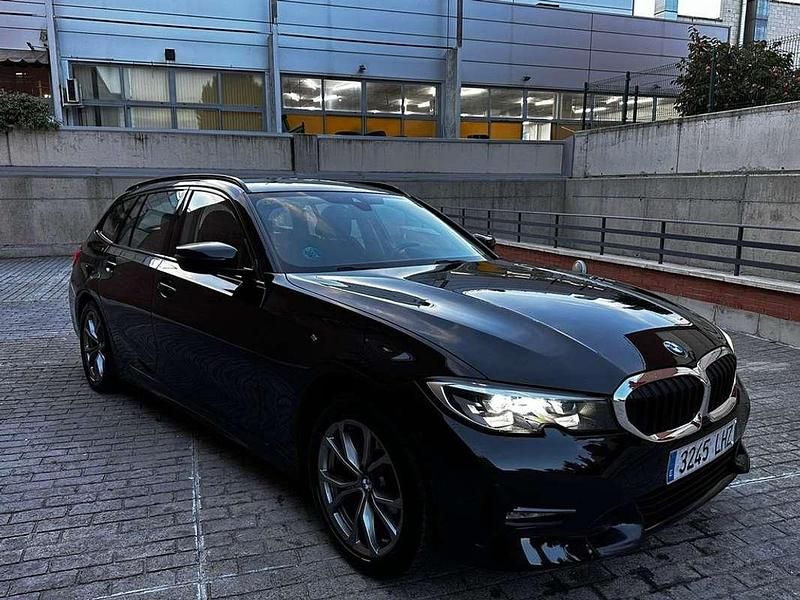 Usado BMW 320 Comfort Edition 190 CV (139 kW) 2020 Negro Familiar