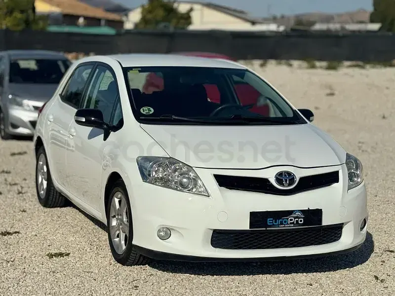 Usado Toyota Auris Active 90 CV (66 kW) 2011 Blanco Utilitario
