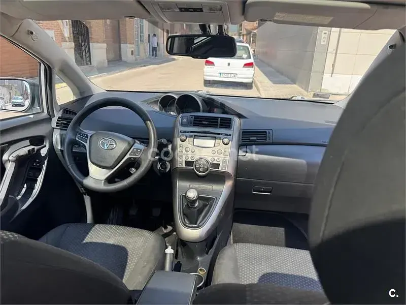 Usado Toyota Verso Advance 126 CV (92 kW) 2009 Gris / plata Monovolumen