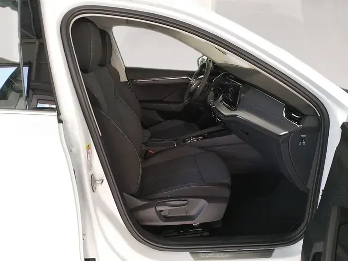 Nuevo Skoda Octavia Selection 116 CV (85 kW) 2025 Blanco