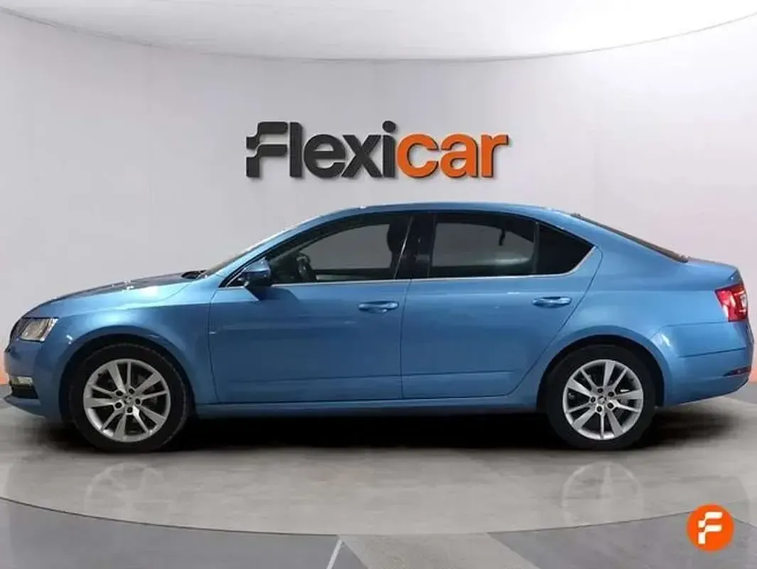 Usado Skoda Octavia Active 116 CV (85 kW) 2019 Azul Utilitario