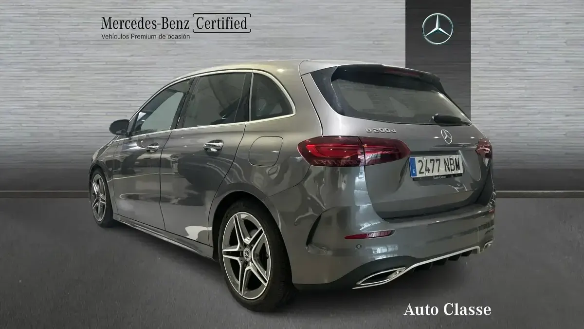 Usado Mercedes A200 150 CV (110 kW) 2025 Gris Monovolumen