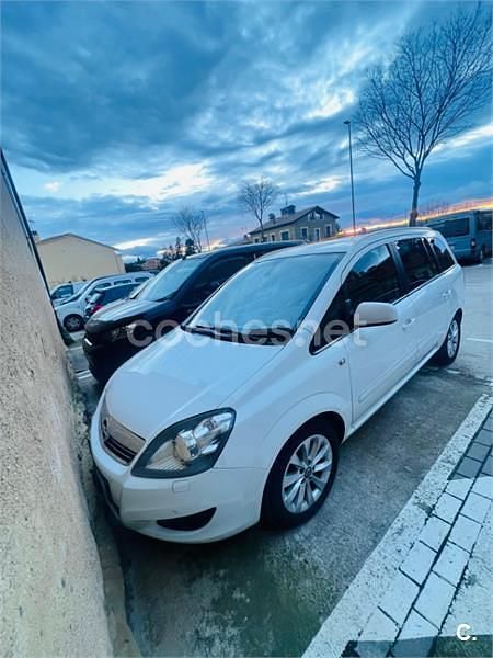 Usado Opel Zafira Family 110 CV (80 kW) 2013 Blanco Monovolumen