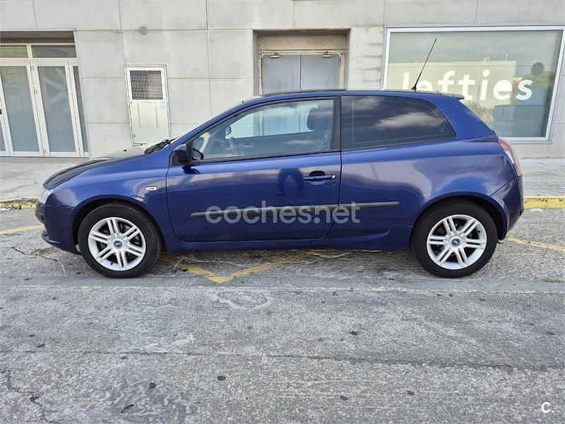 Azul Usado 2005 Fiat Stilo Dynamic Berlina | 2350 € (Precio justo) - Imagen 1/4