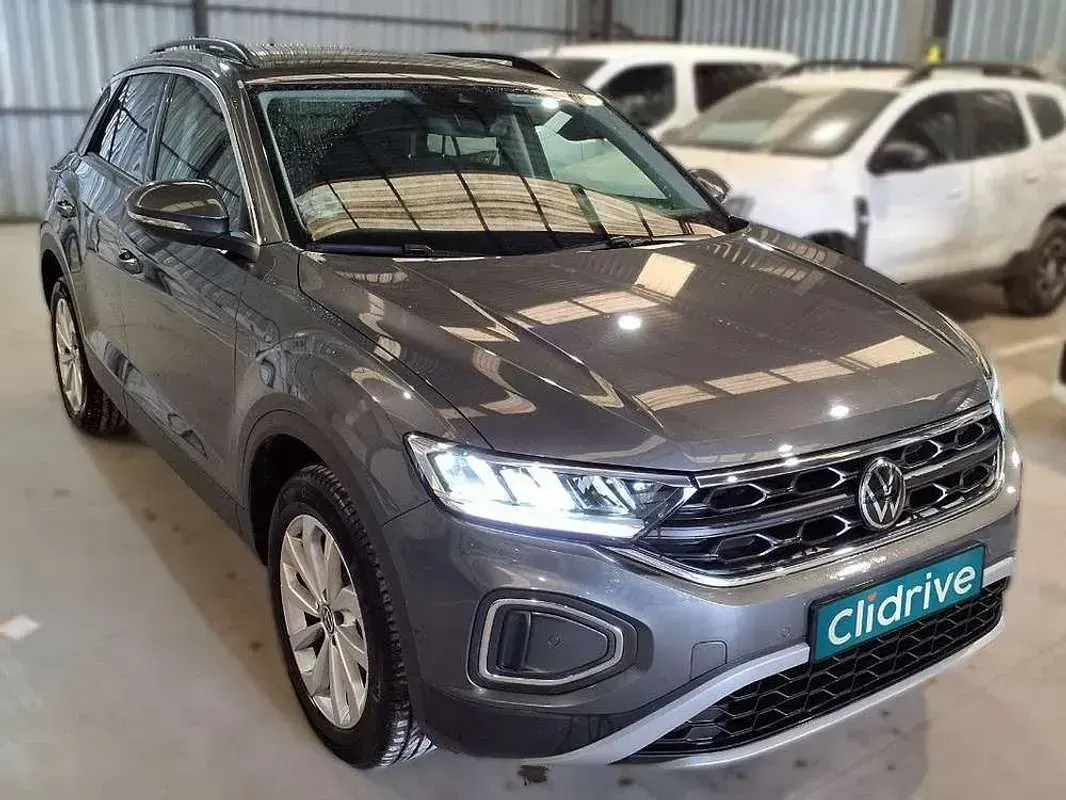 Usado VW T-Roc Life 116 CV (85 kW) 2022 Gris SUV