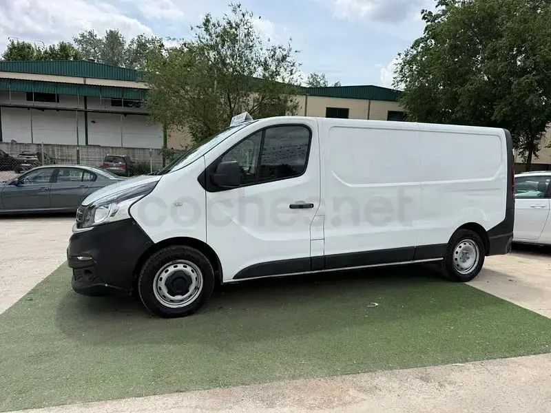 Usado Renault Trafic 150 CV (110 kW) 2021 Blanco Monovolumen