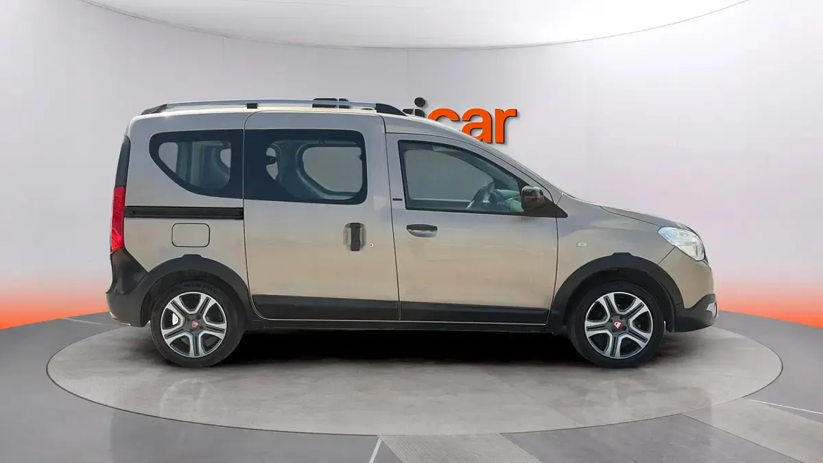 Usado Dacia Dokker Stepway 95 CV (69 kW) 2019 Beige Monovolumen