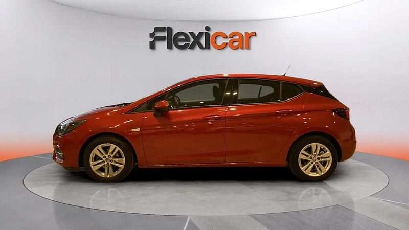 Usado Opel Astra Business Elegance 145 CV (106 kW) 2020 Rojo Familiar