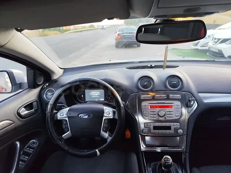 Usado Ford Mondeo Ambiente 125 CV (91 kW) 2009 Gris / plata Berlina