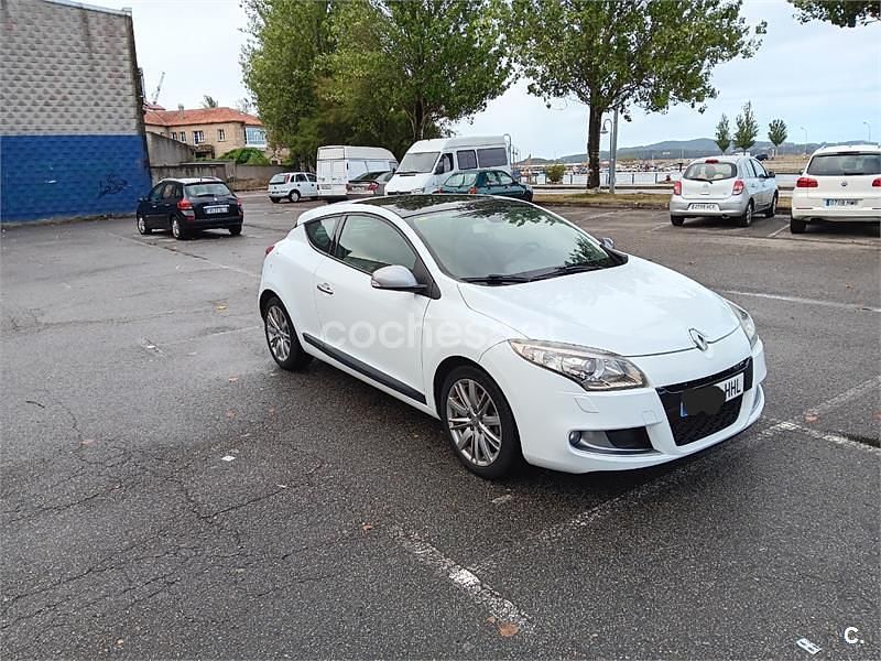 Blanco Usado 2011 Renault Mégane III Dynamique Berlina | 9000 € (Caro) - Imagen 1/4