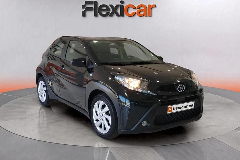 Negro Usado 2022 Toyota Aygo X Play SUV | 12.990 € (Buen precio) - Imagen 1/4