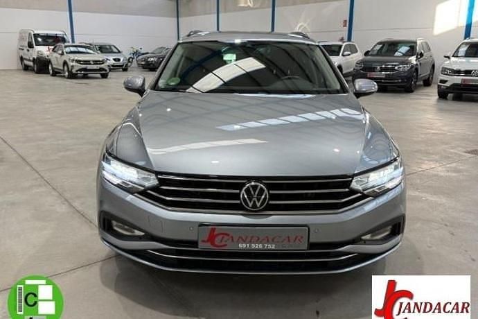 Usado VW Passat Executive 150 CV (110 kW) 2022 Gris Familiar