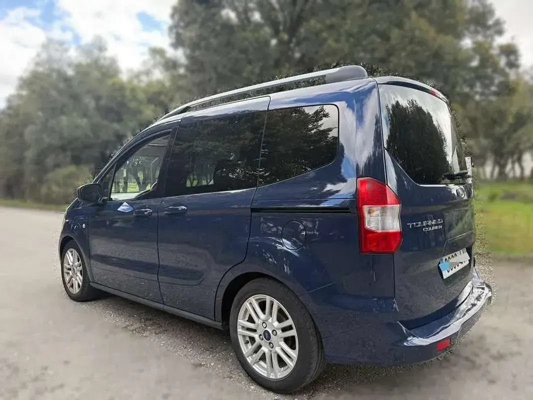 Usado Ford Tourneo Titanium 102 CV (75 kW) 2015 Azul Van