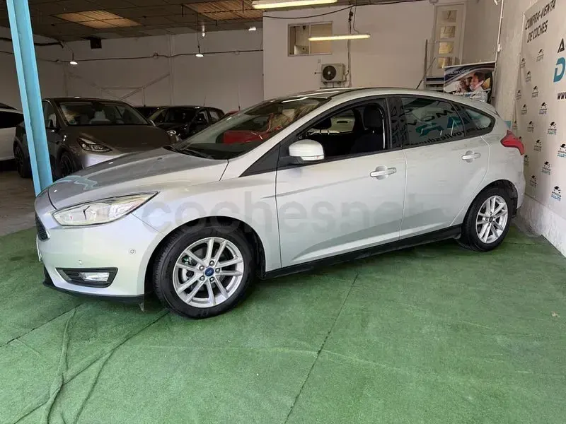 Usado Ford Focus Titanium 120 CV (88 kW) 2015 Gris / plata Berlina