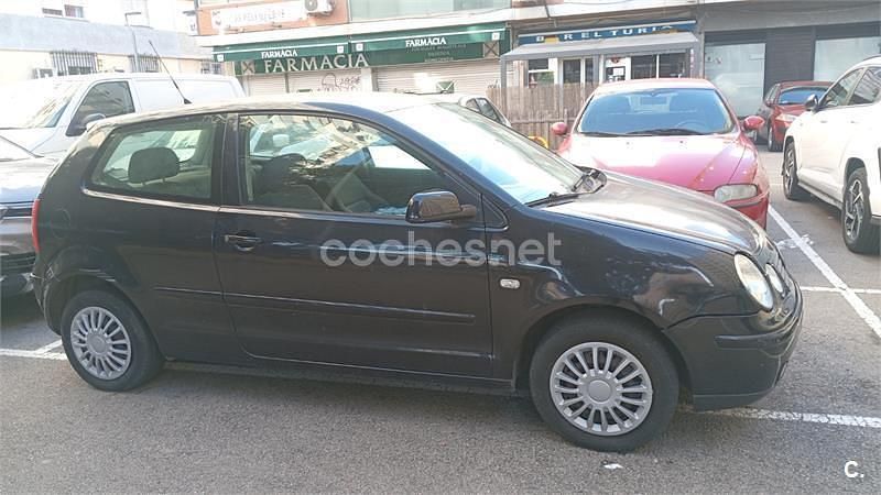 Usado VW Polo Highline 100 CV (73 kW) 2002 Negro Berlina