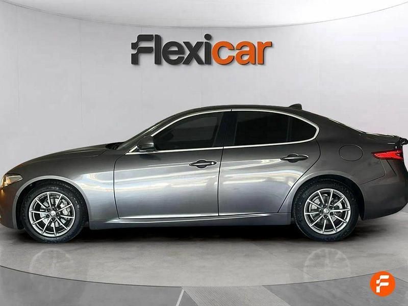 Usado Alfa Romeo Giulia Super 180 CV (132 kW) 2018 Gris Berlina