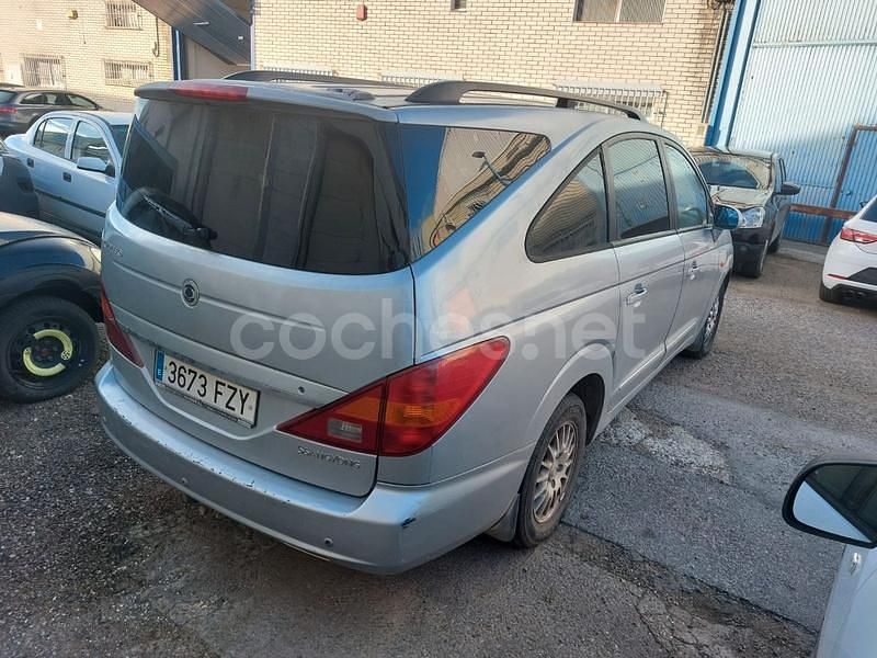 Usado SsangYong Rodius Limited 165 CV (121 kW) 2008 Gris / plata Monovolumen