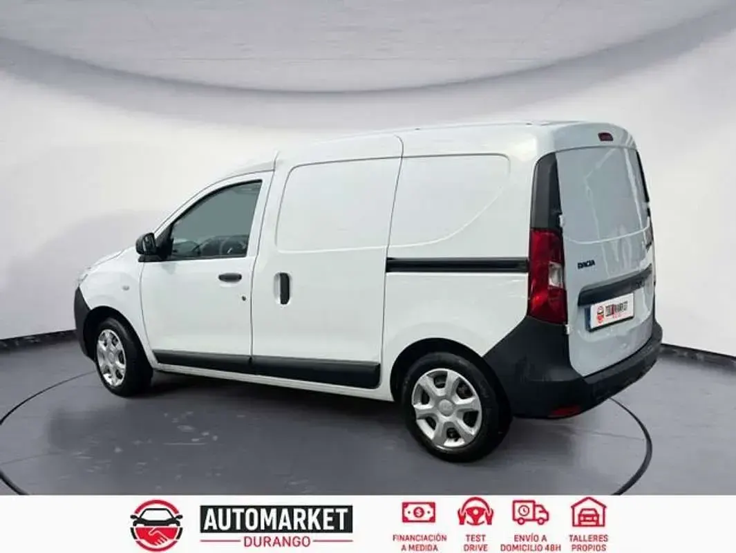 Usado Dacia Dokker Essentiel 102 CV (75 kW) 2021 Blanco Monovolumen