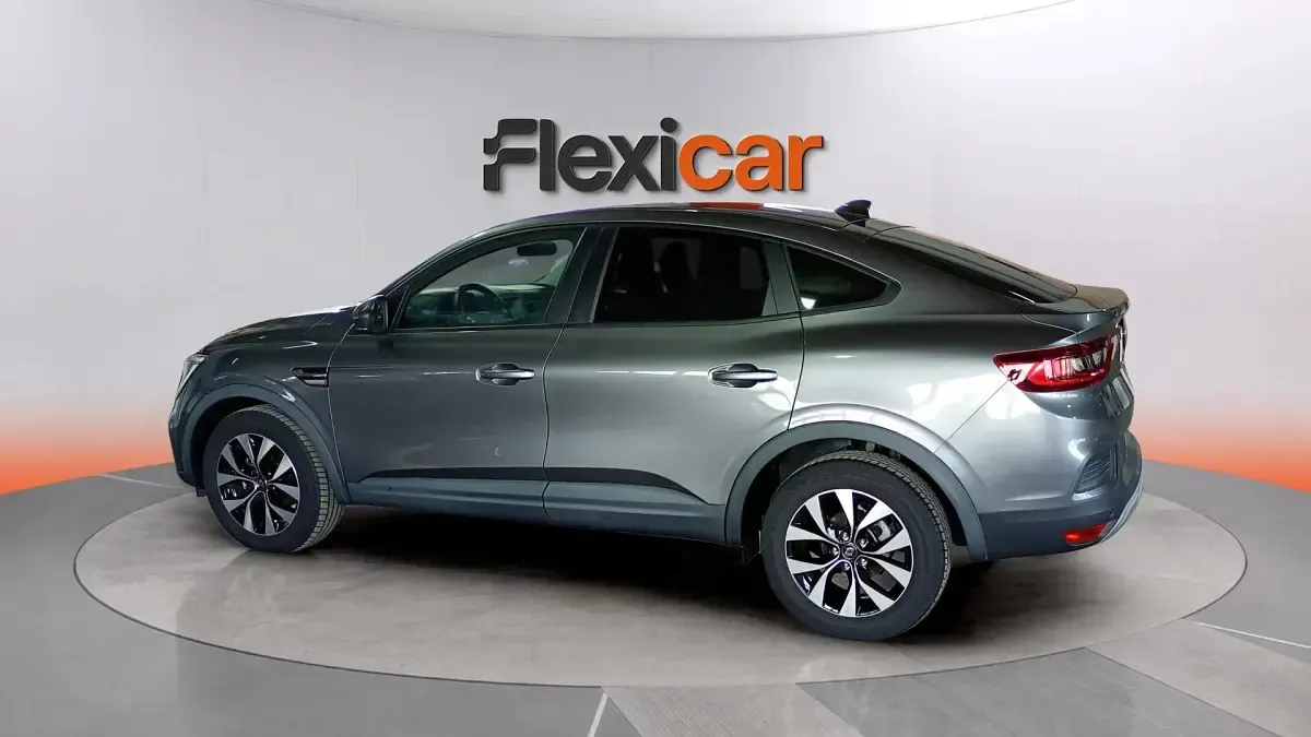Usado Renault Arkana Equilibre 145 CV (106 kW) 2023 Gris SUV