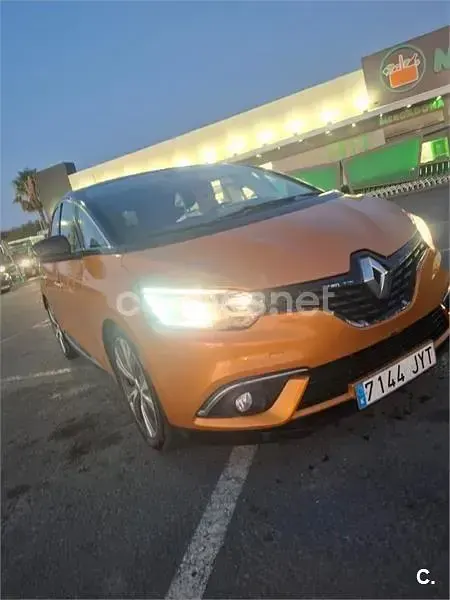 Usado Renault Scénic Edition One 110 CV (80 kW) 2017 Naranja Monovolumen