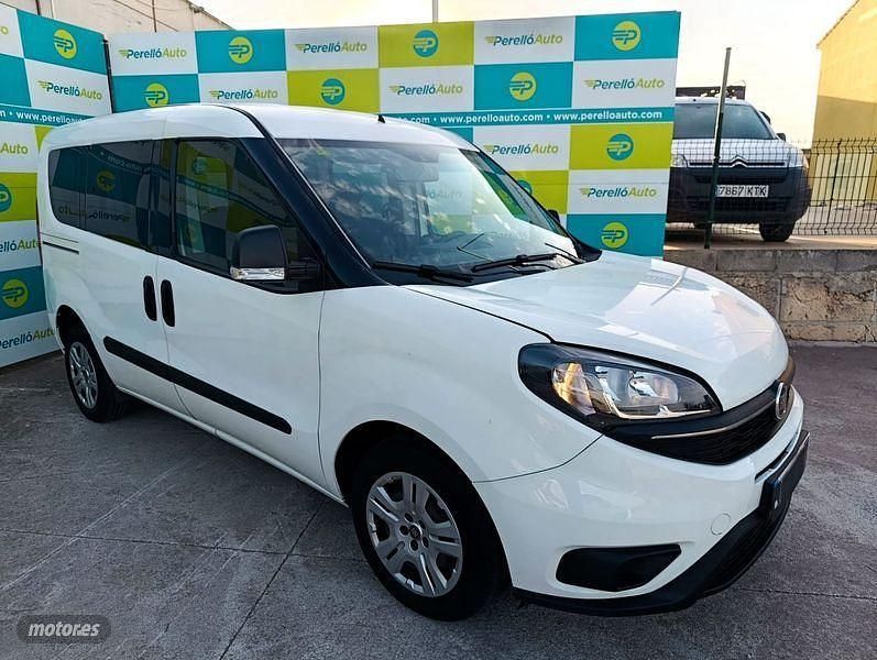 Usado Fiat Doblò 90 CV (66 kW) 2023 Blanco Monovolumen